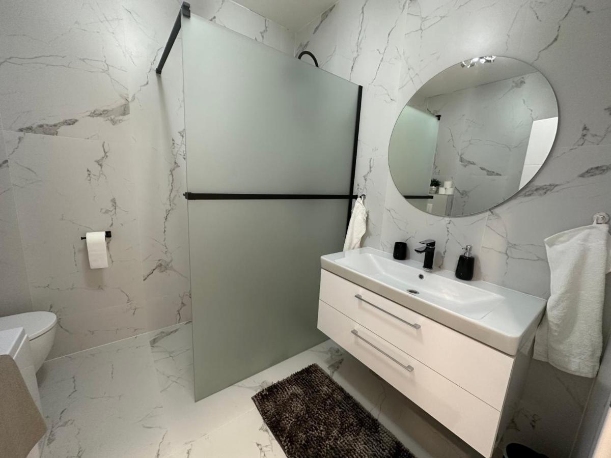 Klimatizovany Apartmanovy Dom S Virivkou, 9A Senec Exterior foto